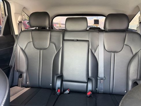 Used 2025 Kia Sorento S AWD/4WD image 9