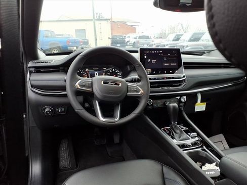 New 2026 Jeep Compass Latitude image 11