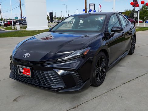 Certified 2025 Toyota Camry SE FWD image 4