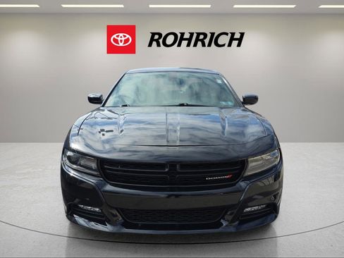 Used 2019 Dodge Charger SXT w/ Cold Weather Package image 2