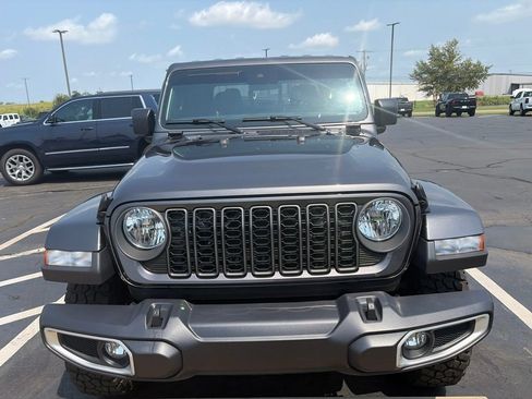 Used 2025 Jeep Gladiator Sport AWD/4WD image 3