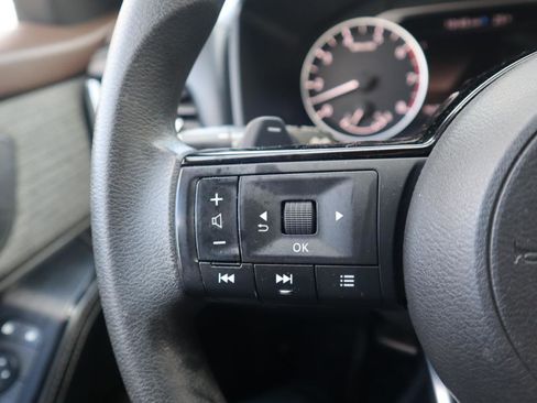 Used 2021 Nissan Rogue SV image 58