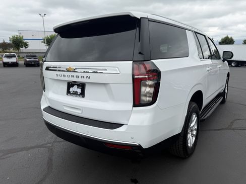Used 2022 Chevrolet Suburban LS AWD/4WD image 5