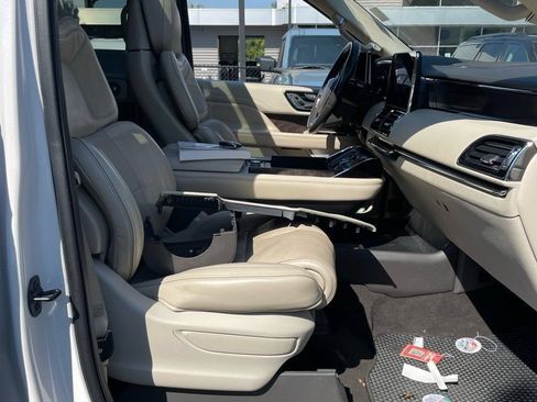 Used 2019 Lincoln Navigator L Reserve w/ Cargo Package AWD/4WD image 6