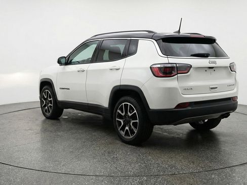 Used 2025 Jeep Compass Trailhawk AWD/4WD image 6
