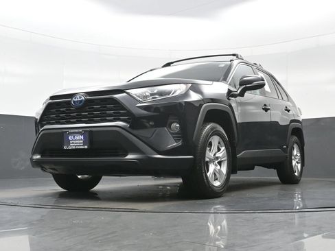 Used 2020 Toyota RAV4 XLE w/ XLE Grade Weather Package AWD/4WD image 27