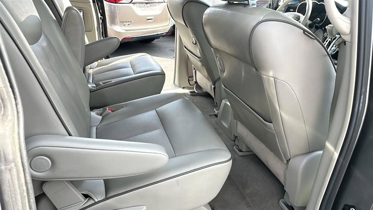 Used 2016 Nissan Quest SV w/ Leather Package FWD image 28