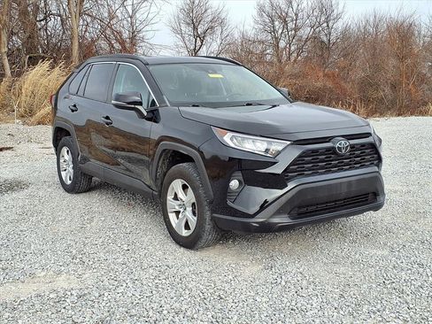 Used 2020 Toyota RAV4 XLE image 2