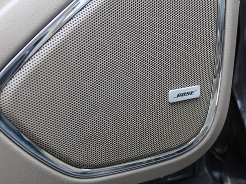 Used 2015 Chevrolet Suburban LT image 27