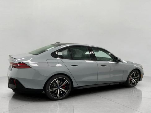 New 2026 BMW 540i xDrive image 2