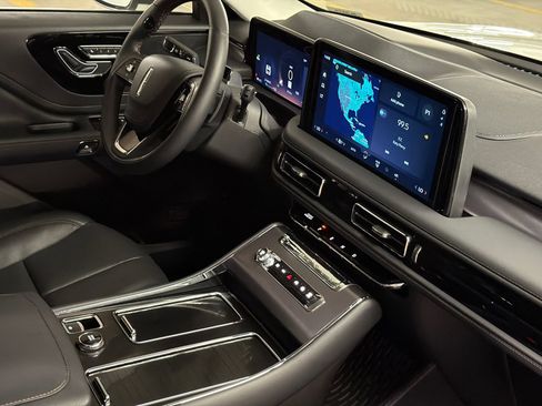 New 2027 Lincoln Aviator AWD image 11
