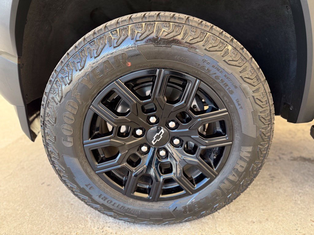 Used 2024 Chevrolet Colorado Trail Boss AWD/4WD image 10