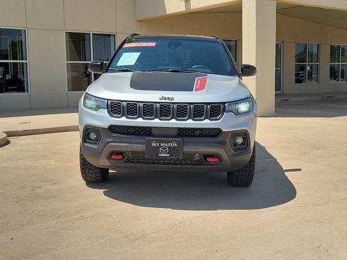 Used 2024 Jeep Compass Trailhawk AWD/4WD image 2