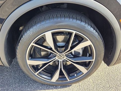 Used 2024 Volkswagen Tiguan SEL R-Line AWD/4WD image 8