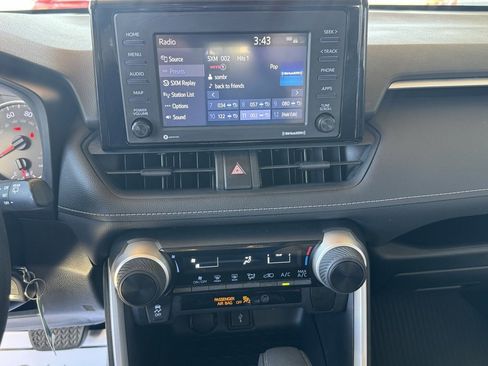 Used 2021 Toyota RAV4 LE image 28