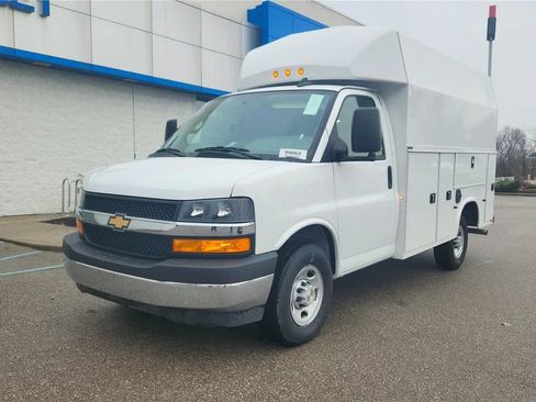 New 2025 Chevrolet Express 3500 w/ Power Convenience Package RWD image 2