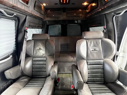 Used 2006 Chevrolet Express 1500 w/ Preferred Equipment Group image 30