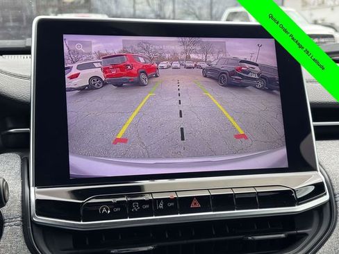 Used 2024 Jeep Compass Latitude image 17