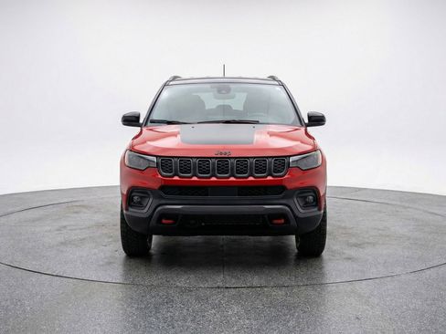 Used 2025 Jeep Compass Trailhawk AWD/4WD image 2