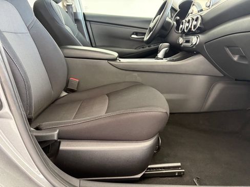 Used 2024 Nissan Sentra SV FWD image 33