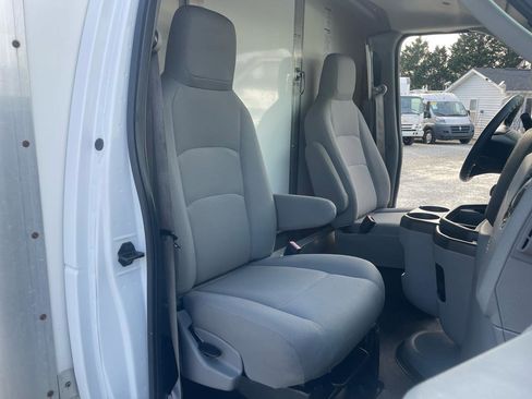 Used 2021 Ford E-350 and Econoline 350 Super Duty w/ Power Windows & Locks Group image 17
