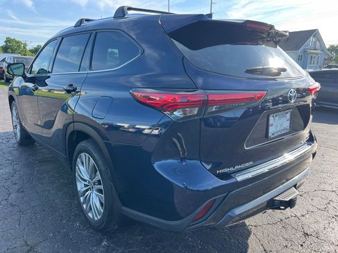 Used 2022 Toyota Highlander Platinum AWD/4WD image 5