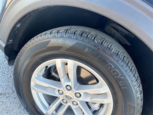 Used 2021 Ford Explorer XLT image 39