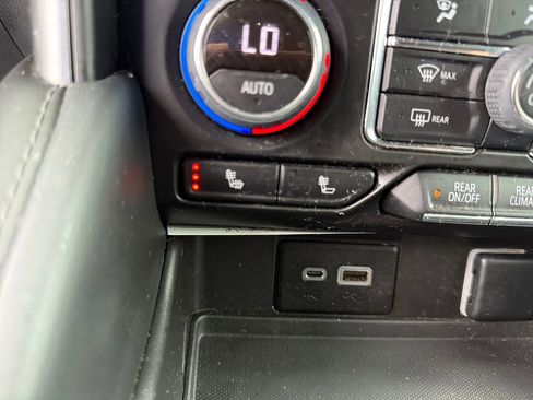 Used 2023 Chevrolet Suburban LT w/ Luxury Package image 38