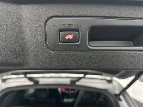 Used 2025 Honda Pilot TrailSport image 36