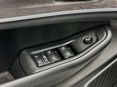 Used 2023 Jeep Grand Cherokee 4WD 4xe image 15