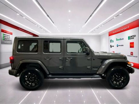 Used 2021 Jeep Wrangler Unlimited Sahara AWD/4WD image 9