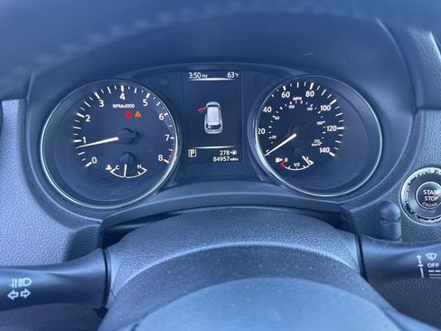 Used 2017 Nissan Rogue SV w/ SV Premium Package image 4