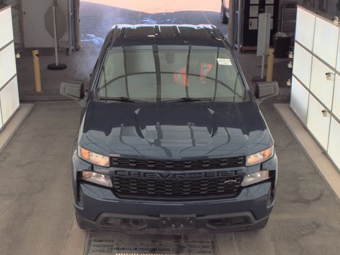 Used 2019 Chevrolet Silverado 1500 Custom image 2