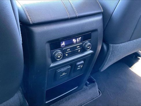 Used 2020 Chevrolet Traverse Premier FWD image 33