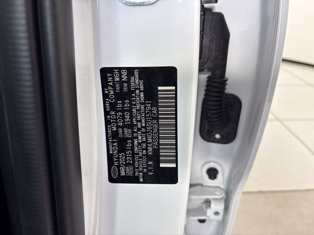 Certified 2025 Hyundai Elantra SEL FWD image 10