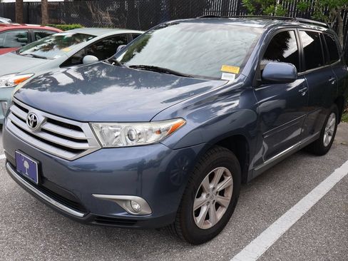 Used 2013 Toyota Highlander SE AWD/4WD image 2