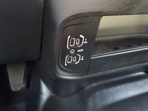 Used 2022 RAM 2500 Tradesman w/ Chrome Appearance Group image 27