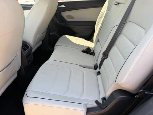 Used 2018 Volkswagen Tiguan SEL Premium FWD image 11