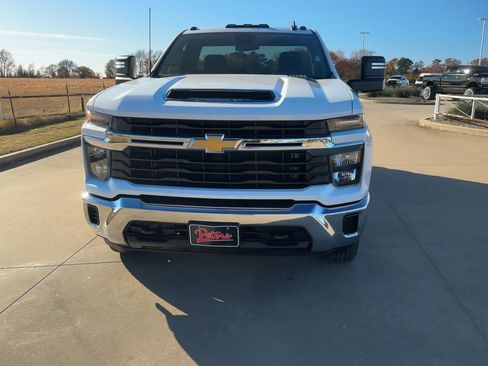 Used 2024 Chevrolet Silverado 3500 LT image 4