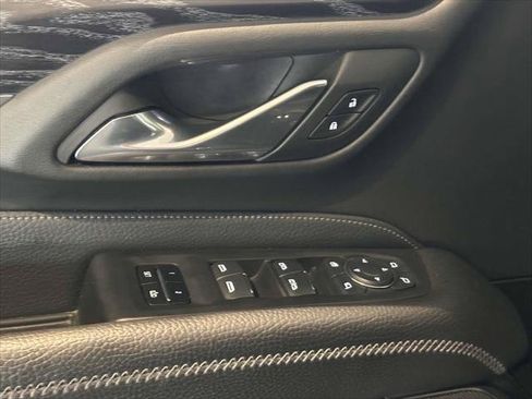 Used 2023 GMC Yukon XL Denali AWD/4WD image 9