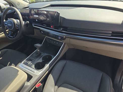New 2026 Kia Carnival FWD image 11