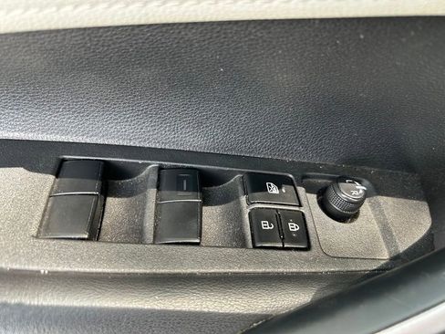 Used 2020 Toyota Corolla SE FWD image 16