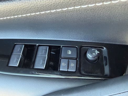 Used 2023 Toyota Corolla SE w/ Carpet Mat Package (TMS) FWD image 13