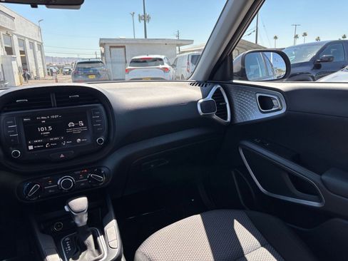 Used 2025 Kia Soul LX w/ LX Technology Package FWD image 34