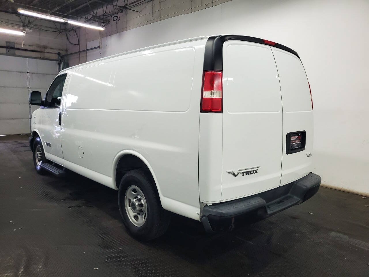 Used 2015 Chevrolet Express 2500 RWD image 5