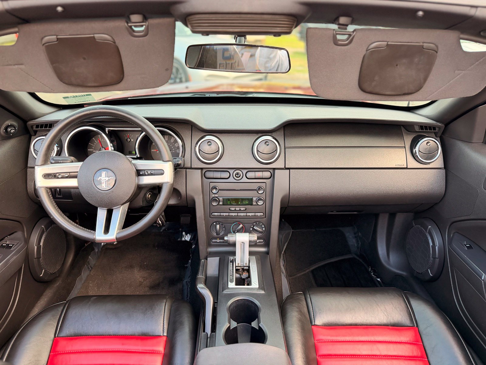 Used 2006 Ford Mustang Convertible RWD image 2