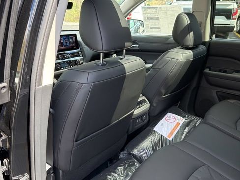 Used 2026 Nissan Pathfinder Platinum AWD/4WD image 24