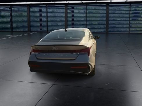 Used 2026 Hyundai Elantra Sport image 9