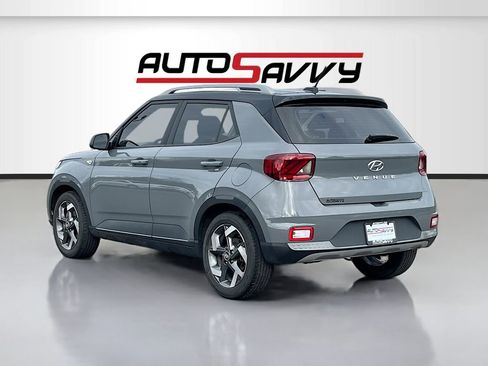 Used 2023 Hyundai Venue Limited image 5
