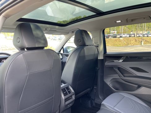 New 2026 Volkswagen Tiguan SE image 13